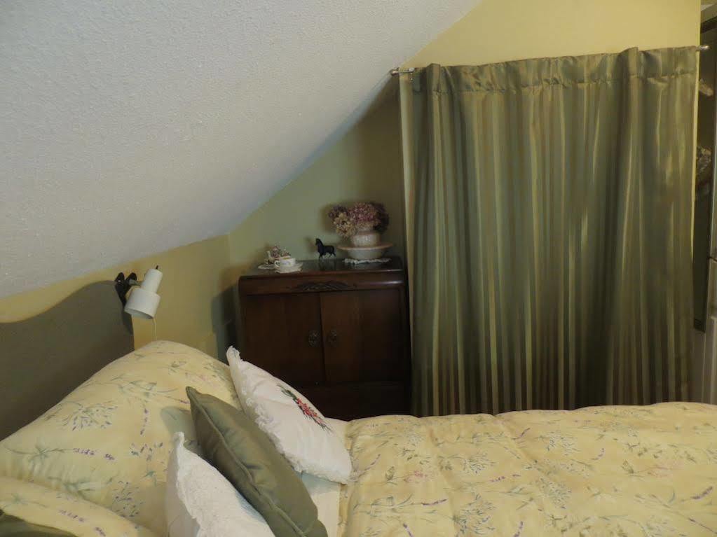 Tea Cozy Bed & Breakfast Qualicum Beach Bagian luar foto